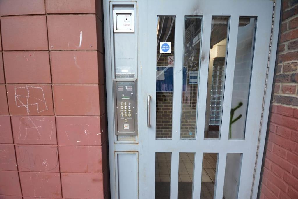 Lovely 4 Bedroom Apartment Close To The City Walking Distance From The Rivere View Londres Exterior foto