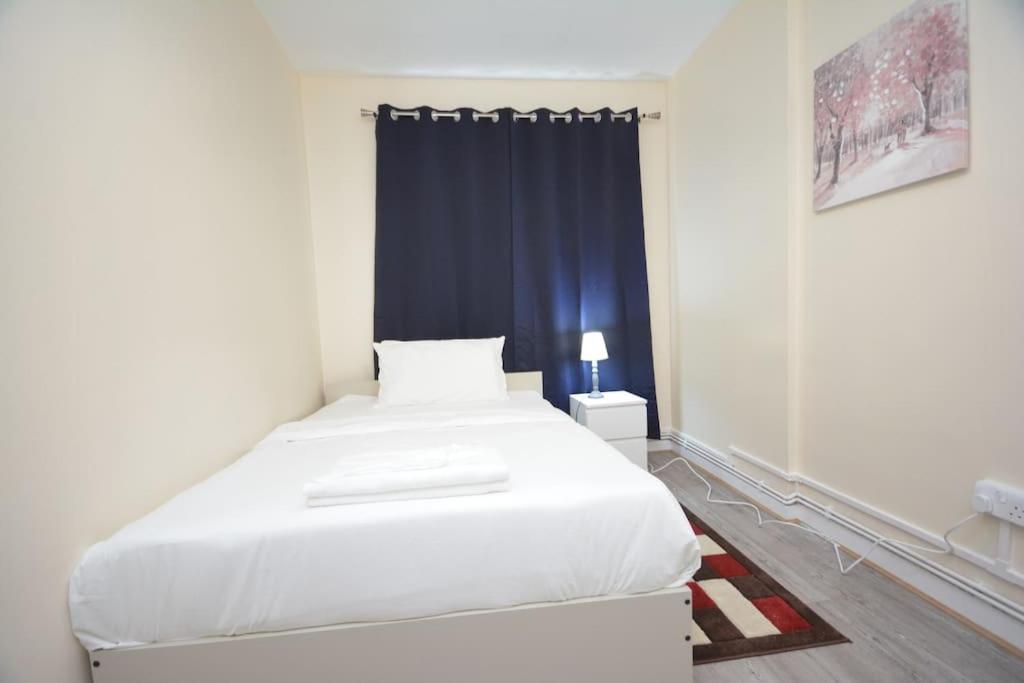 Lovely 4 Bedroom Apartment Close To The City Walking Distance From The Rivere View Londres Exterior foto