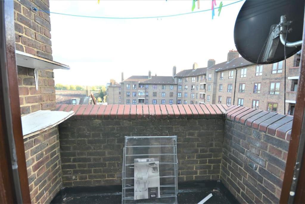Lovely 4 Bedroom Apartment Close To The City Walking Distance From The Rivere View Londres Exterior foto