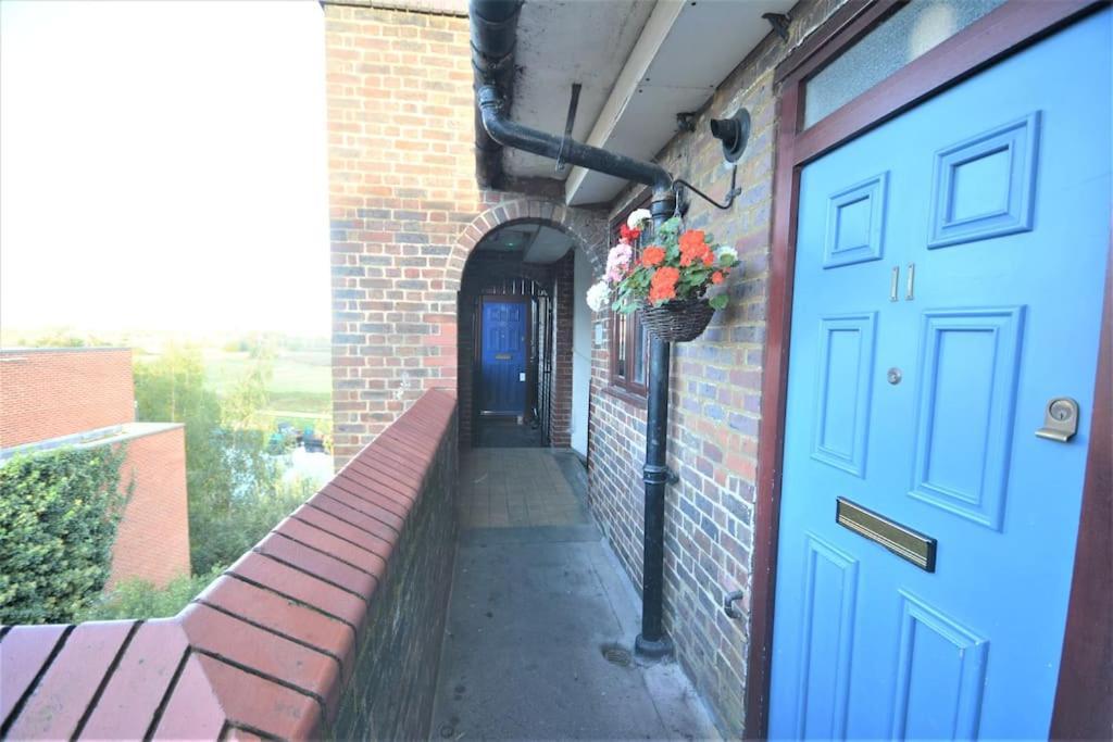 Lovely 4 Bedroom Apartment Close To The City Walking Distance From The Rivere View Londres Exterior foto